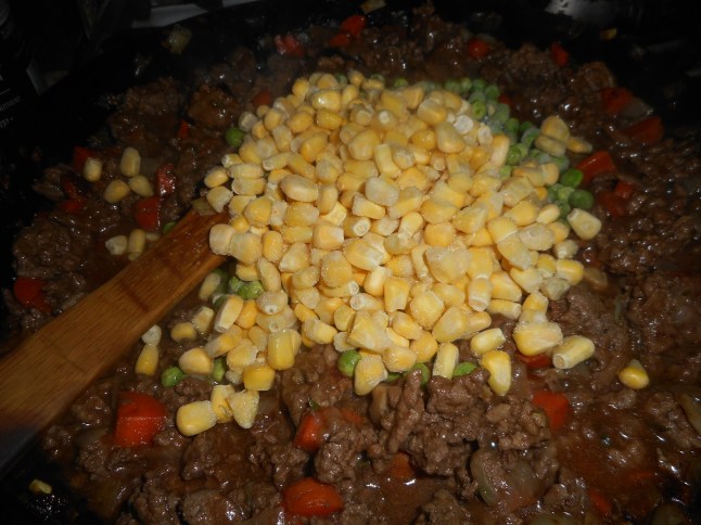 curry, shepherds pie, banana cream pie 019