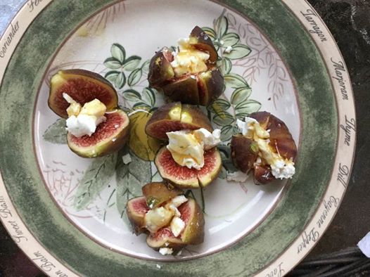 fresh-figs-with-goat-cheese