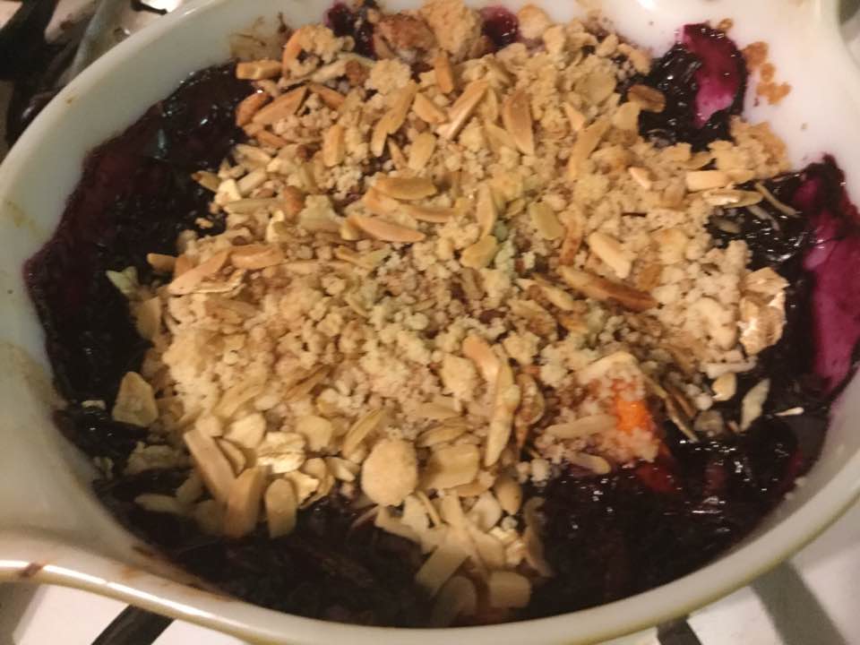 blueberry peach crisp baked