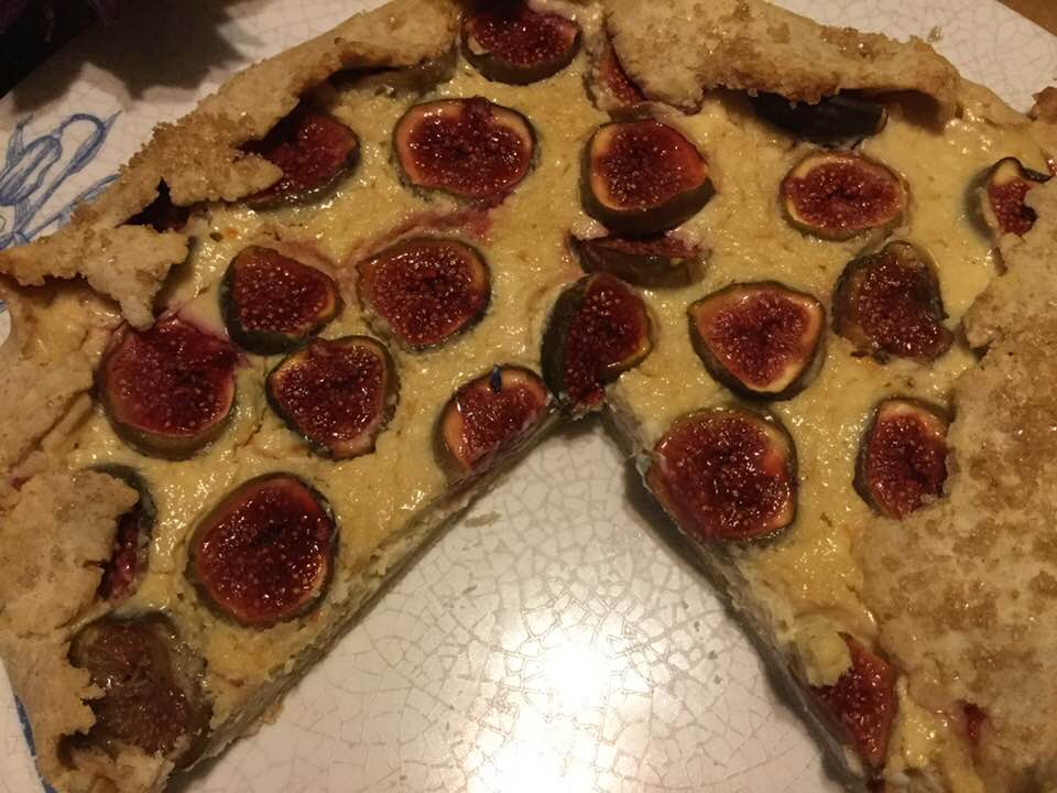 fig tart cut