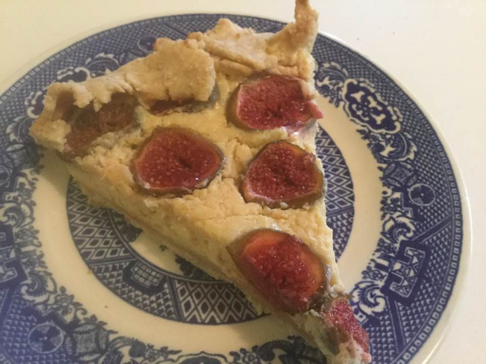 fig tart slice
