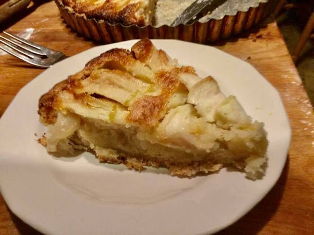 apple frang tart slice